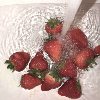 背景图｜想有个草莓一般甜甜的姐姐?_?