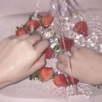 背景图｜想有个草莓一般甜甜的姐姐?_?