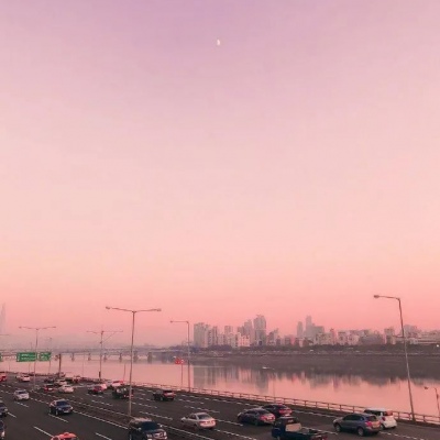 安奈 意境粉红色系背景图 银河遥远 星辰耀眼 你我中间 隔着一万光年