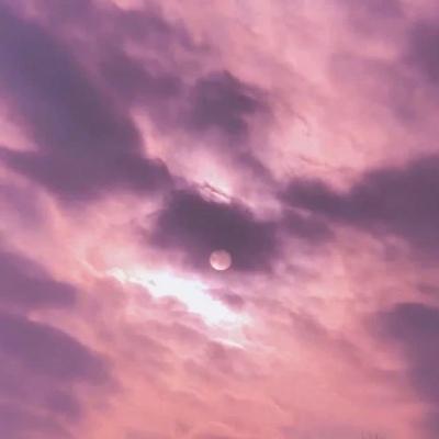安奈 意境粉红色系背景图 银河遥远 星辰耀眼 你我中间 隔着一万光年