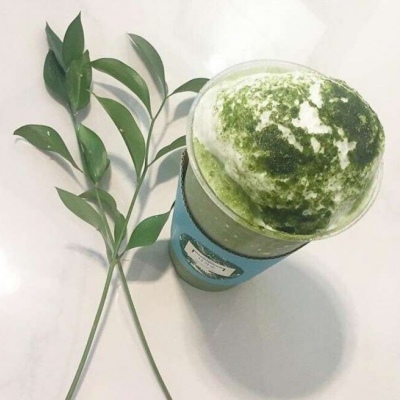甜饮品抹茶绿背景图