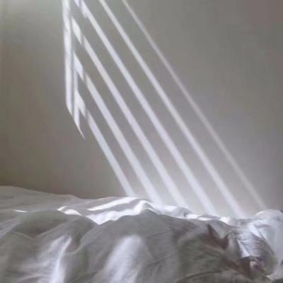 背景图你眼里泛起山河 碧波里没有我有她
