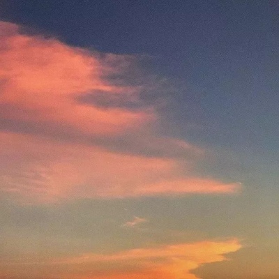 天空背景图:-)/等月亮掉进海里，我就背上你，去寻摸一池的星星。?