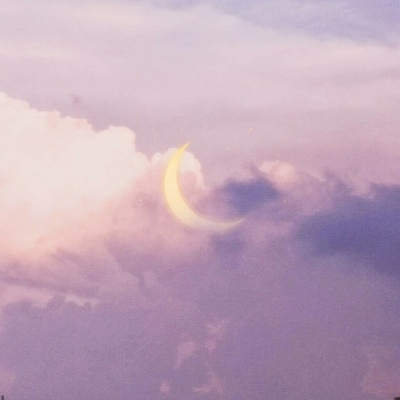天空背景图:-)/等月亮掉进海里，我就背上你，去寻摸一池的星星。?