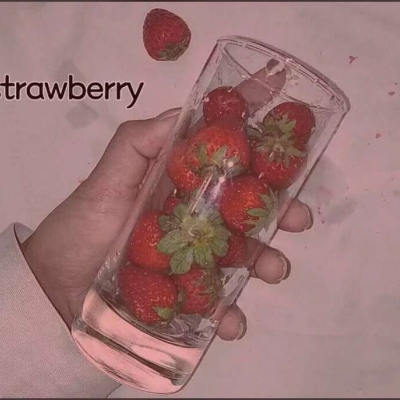 日常更图  草莓背景图