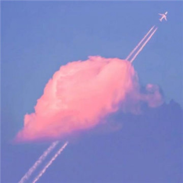 沈曦：唯美天空云朵背景图
