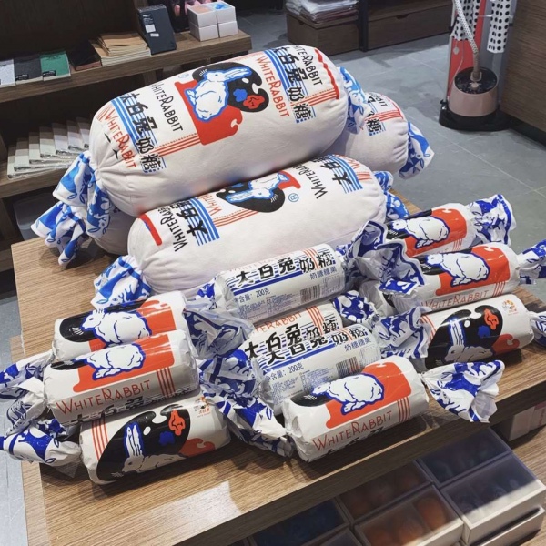 江喻绾        水果/零食/风景/我还是好喜欢你，比一开始更多。?
