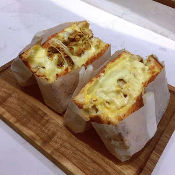 江喻绾        水果/零食/风景/我还是好喜欢你，比一开始更多。?