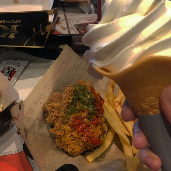皆甜:食物背景图/反复纠结 草率决定 迅速后悔