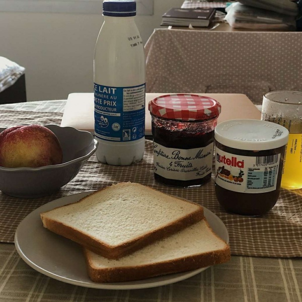 皆甜:食物背景图/反复纠结 草率决定 迅速后悔
