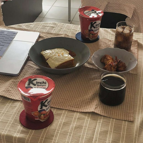 皆甜:食物背景图/反复纠结 草率决定 迅速后悔