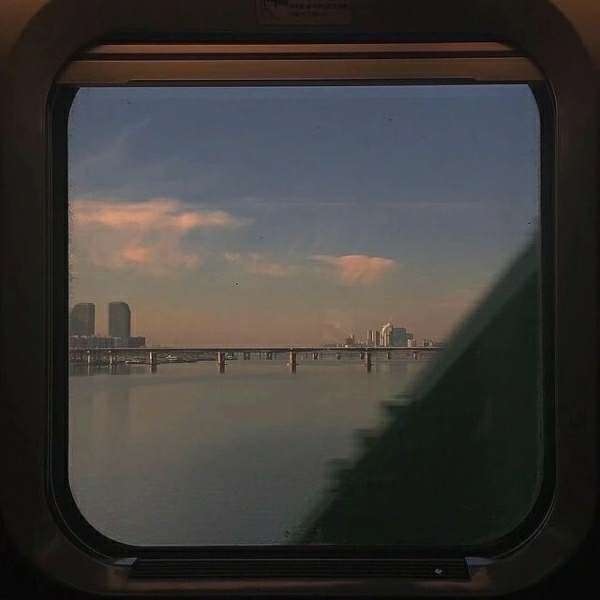 背景//把你归还给人海是清醒也是知趣。