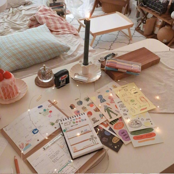 甜词  ins温馨背景图  想要在这种房间下学习