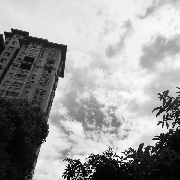 空间丧系背景图/病的是这个世界吧 吃药的却是我 说不定哪天s了 开心点吧.