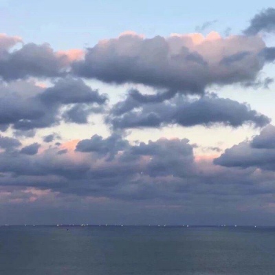 高清极简风微信头像  七妎  算一算这个月的运气也该到账了