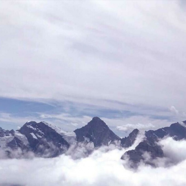 ins风唯美空间背景图/活在这个世界上 还真是打扰了.