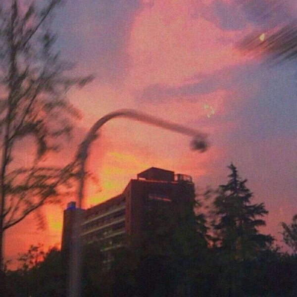ins风唯美空间背景图/活在这个世界上 还真是打扰了.