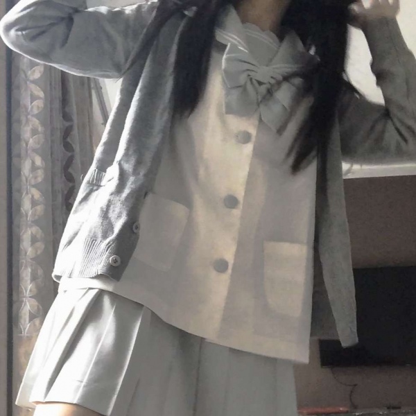 皆甜:校园制服女头/不要害怕孤独 因为这个世界上 肯定有人正向你走来