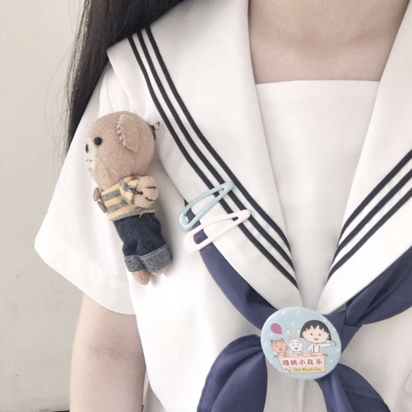 皆甜:校园制服女头/不要害怕孤独 因为这个世界上 肯定有人正向你走来