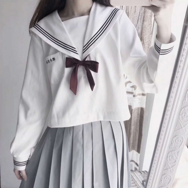 皆甜:校园制服女头/不要害怕孤独 因为这个世界上 肯定有人正向你走来