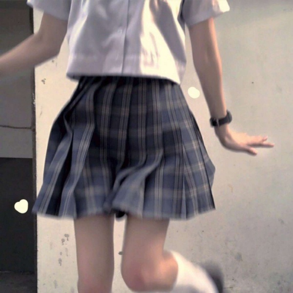皆甜:校园制服女头/不要害怕孤独 因为这个世界上 肯定有人正向你走来