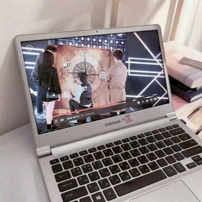 林知晚  ins唯美手写带电脑背景图