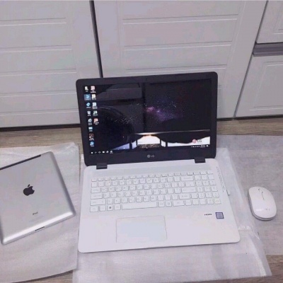 林知晚  ins唯美手写带电脑背景图
