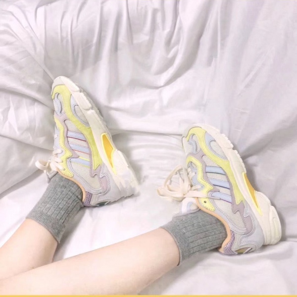 芯儿    鞋控唯美背景图