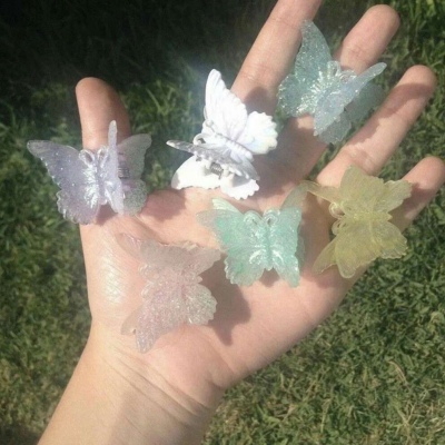 清新绿色背景 ? 人有感情 寸步难行