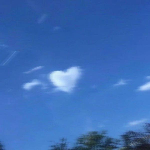 唯美原宿风空间背景图/连水都会变质 更何况人心.