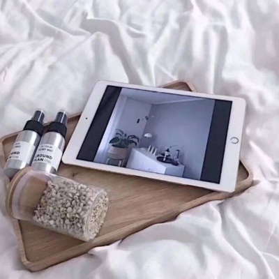 千鹤/白底简约壁纸/简约不是少，而是没有多余.