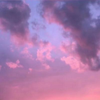 背景图    海底月是天上月，眼前人是心上人