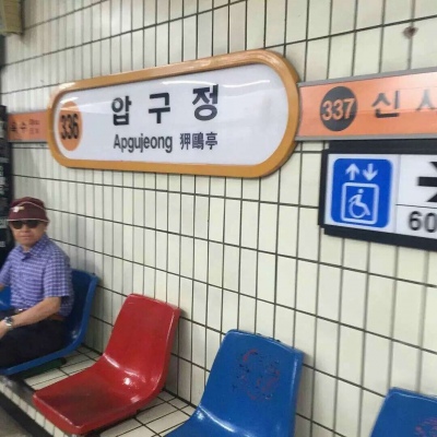 江奕/ins唯美简单背景图/我留在暮春初夏深秋晚冬等待你到来.