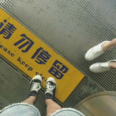 江奕/ins唯美简单背景图/我留在暮春初夏深秋晚冬等待你到来.