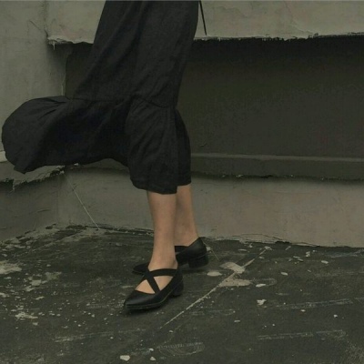 江奕/ins唯美简单背景图/我留在暮春初夏深秋晚冬等待你到来.