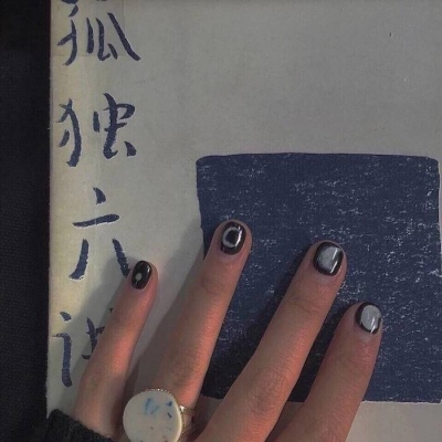 江奕/ins唯美简单背景图/我留在暮春初夏深秋晚冬等待你到来.