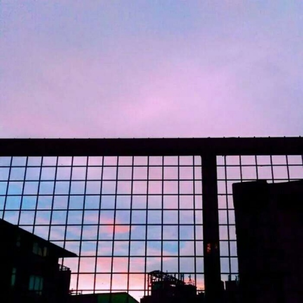 安奈 ins治愈系背景图 我们就是梦幻所用的材料 一场睡梦环抱了短促的人生