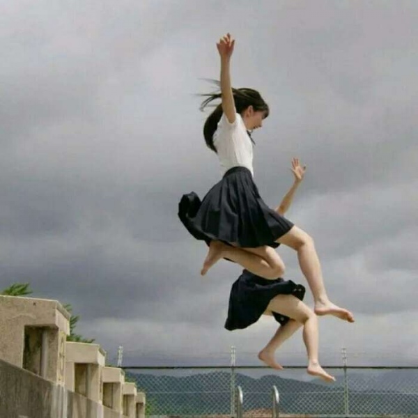 安奈 ins治愈系背景图 我们就是梦幻所用的材料 一场睡梦环抱了短促的人生