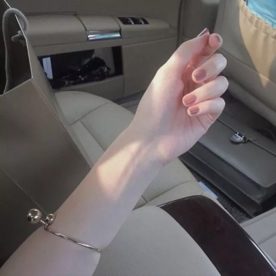 冷澈/单人气质干净手图