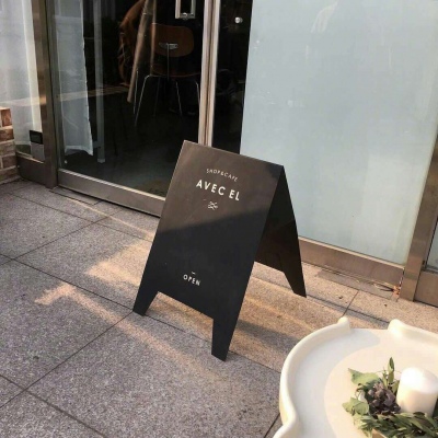 顾小念：唯美简单背景图  愿喜