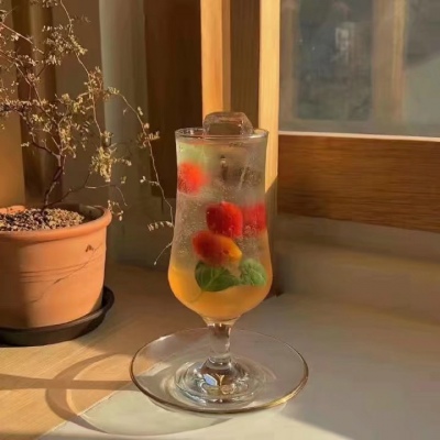 池媚恩/唯美少女心壁纸/永远清醒 永远温柔 永远难以接近