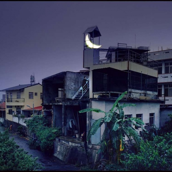 “像鲸沉入海底般拥抱你”