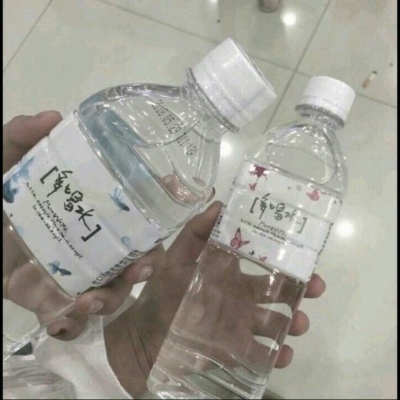 云曦/简约潮流风景静物背景图/为遇见你，竟花光了我所有的运气。