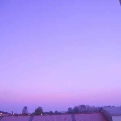 黄昏天空背景图：日暮紫色的天空 你见过吗？