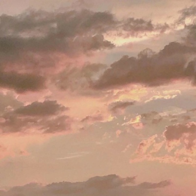 唯美背景图/天空/日复一日的活着 没有很难过 也没有很快乐。