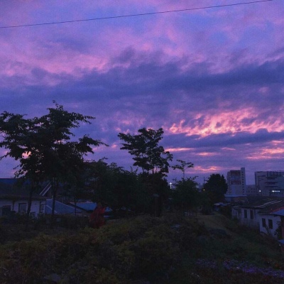 唯美背景图/天空/日复一日的活着 没有很难过 也没有很快乐。