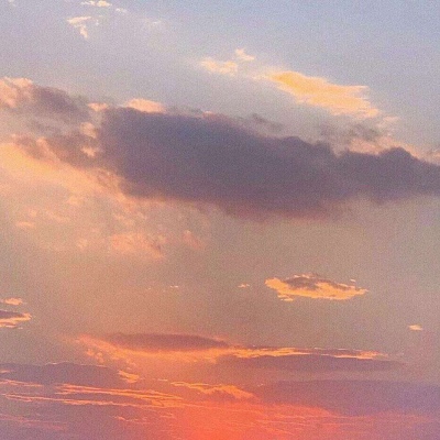 唯美背景图/天空/日复一日的活着 没有很难过 也没有很快乐。