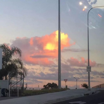 唯美背景图/天空/日复一日的活着 没有很难过 也没有很快乐。