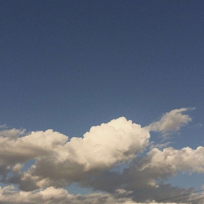 唯美背景图/天空/日复一日的活着 没有很难过 也没有很快乐。