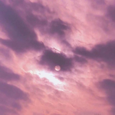 唯美背景图/天空/日复一日的活着 没有很难过 也没有很快乐。